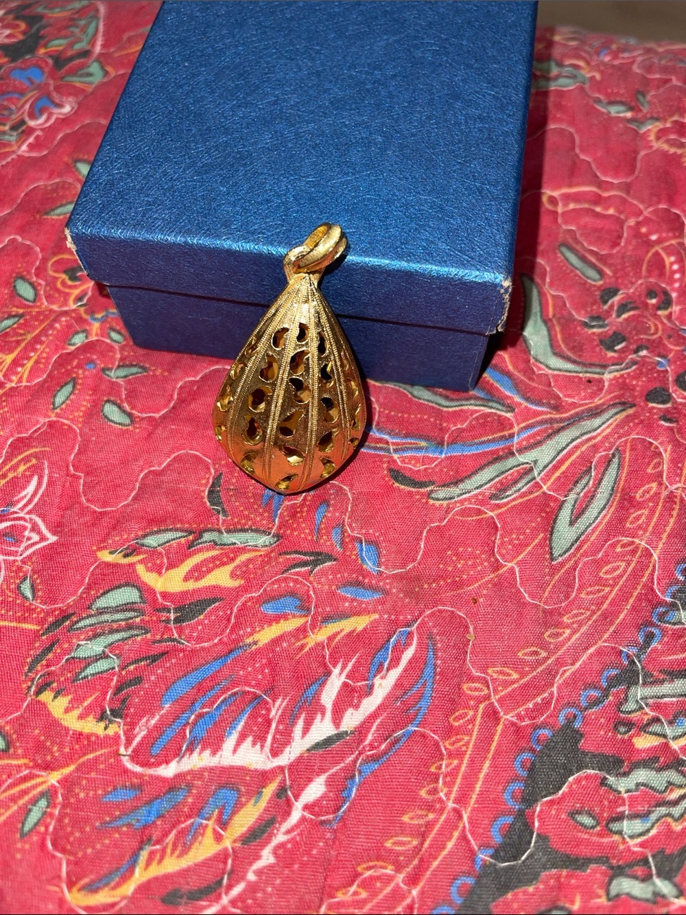 Vintage Tahari Gold Teardrop Filigree Pendant Necklace - Women Jewelry